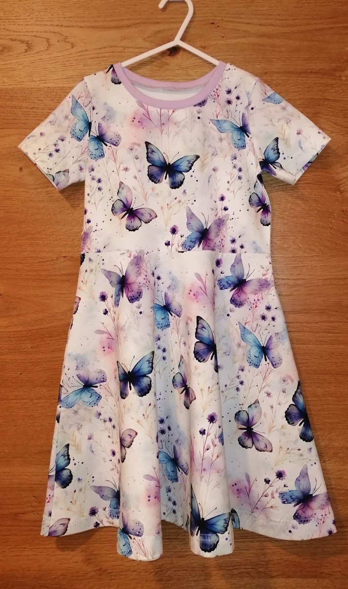 Kurzärmliges Kleid - Fotocredit: Christine Holzinger