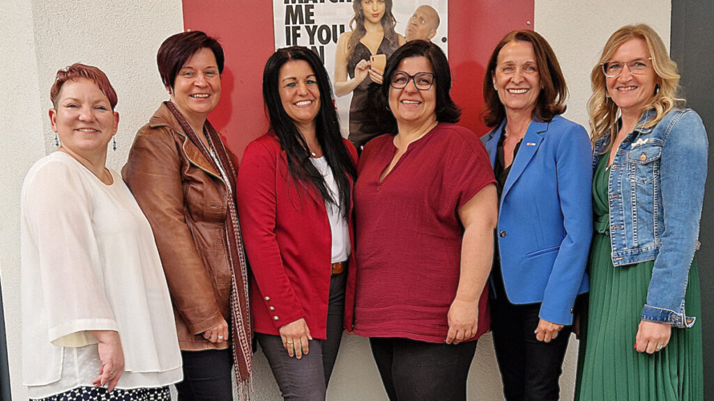 2026: Frau in der Wirtschaft zu Besuch in der Waldviertler Kammerbühne. v.l.: Simone Siegl, Ingrid Stift, Bezirksvorsitzende Dagmar Zinner, Karina Mittermeir, Wirtschaftskammerobfrau Anne Blauensteiner und Sabine Hahn.