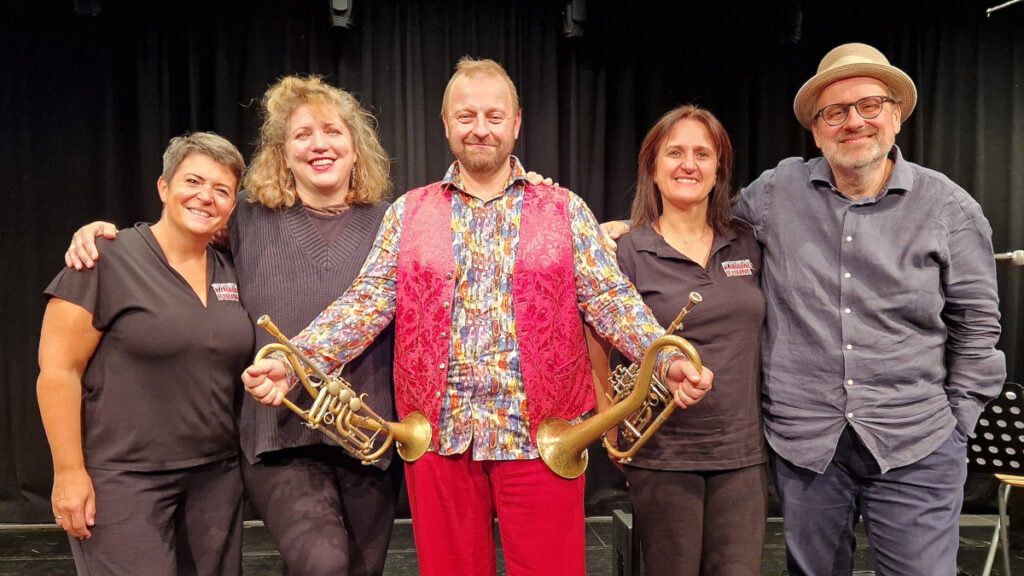 Doppel Gansch  in der Kammerbühne Ottenschlag - Zwei Virtuosen auf ihren speziellen Instrumenten und eine starke Frau am Mikrofon boten in der Waldviertler Kammerbühne ein spezielles Programm, welches das Publikum begeisterte.